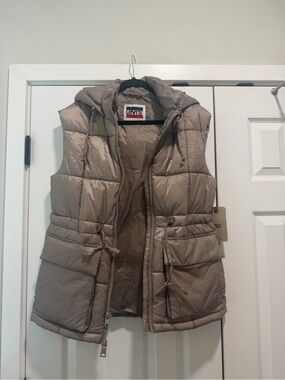 NWT Levi's Women's Quilted Hooded Puffer Vest XS
